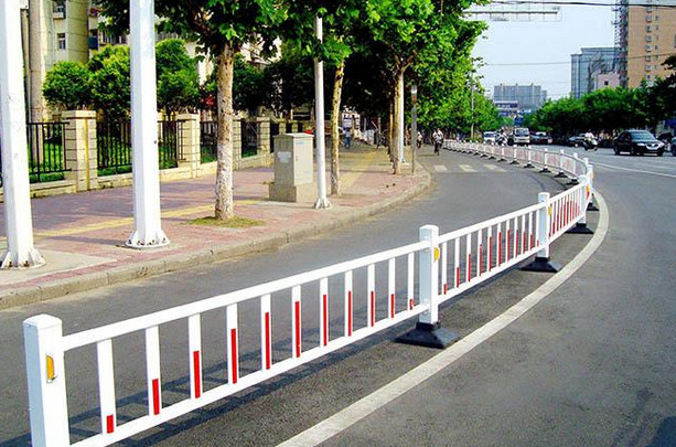 中央道路護(hù)欄 中央道路護(hù)欄
