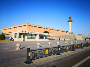 5011700014304124.jpg 博物館門(mén)前.jpg